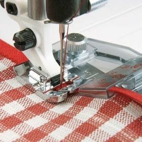 Husqvarna Viking Säädettävä vinonauhan kiinnityslaite